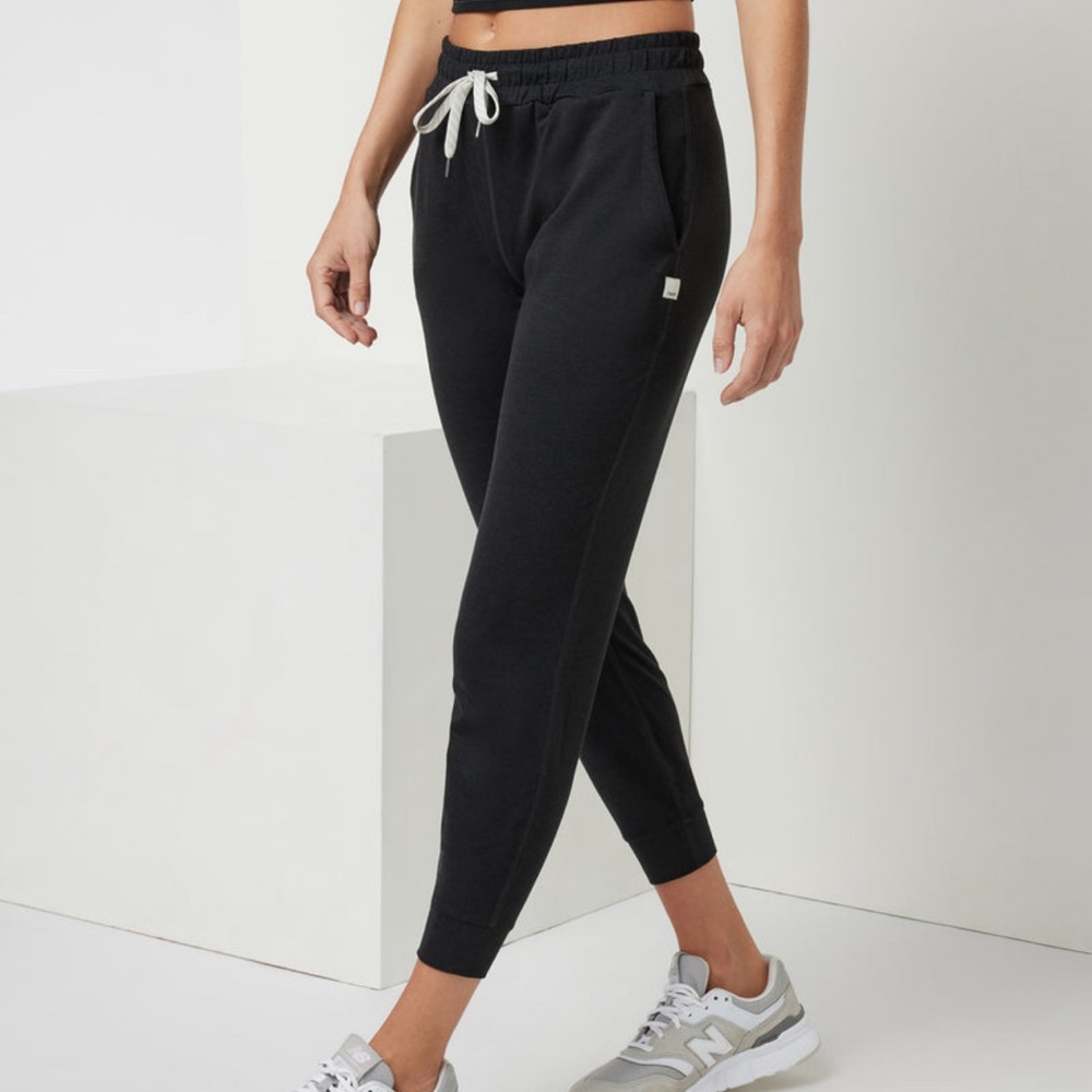 Vuori Performance Jogger in Heather Black, Size Small